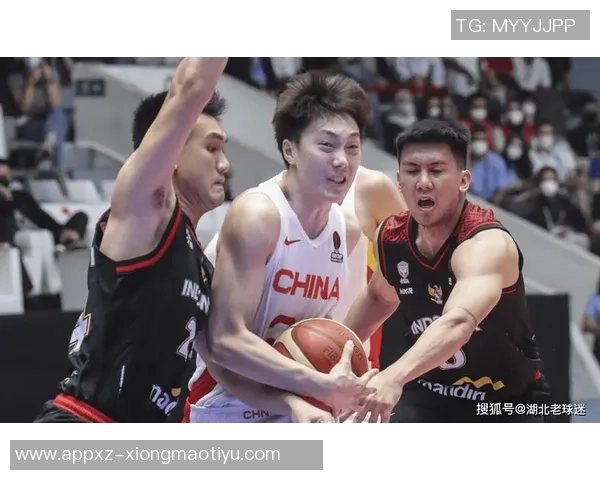 果阿队主场球员通道灯牌损坏严重引发球迷热议 果阿队主场球员通道灯牌损坏严重引发球迷热议